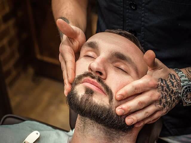 Royal shave in Topboy Barbershop: Oil applying