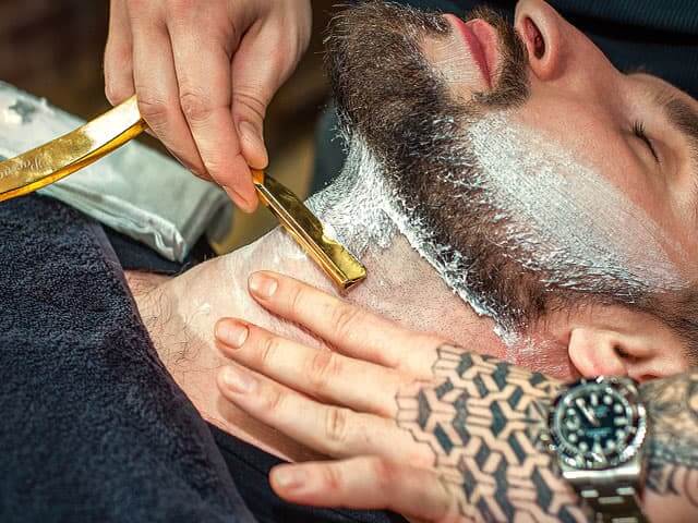 Royal shave in Topboy Barbershop: Straight razor shaving